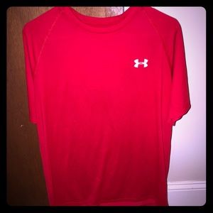 large Under Armour Red Heat-gear loose shirt